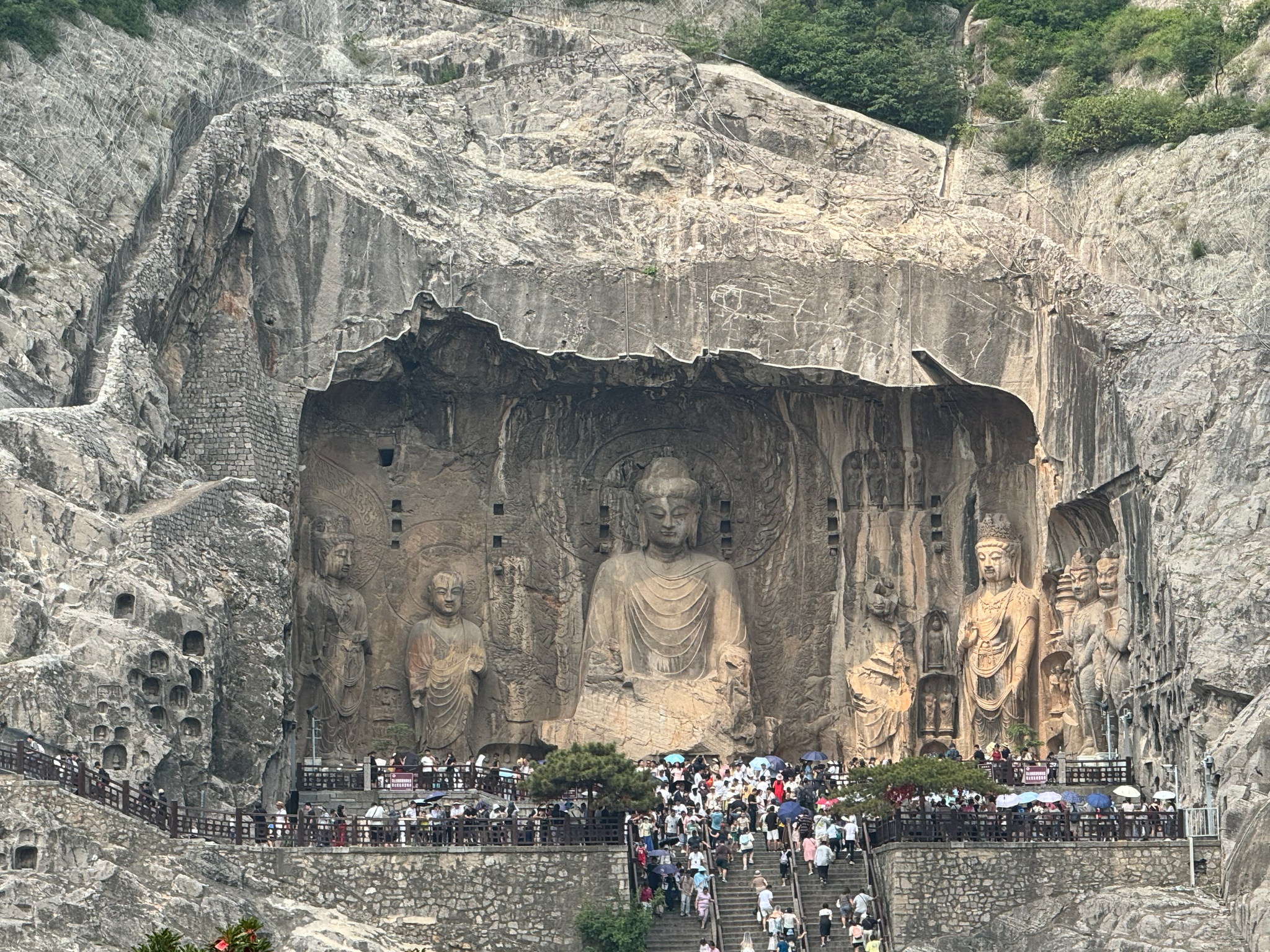 走進(jìn)龍門石窟 感受石刻藝術(shù)的獨(dú)特韻味