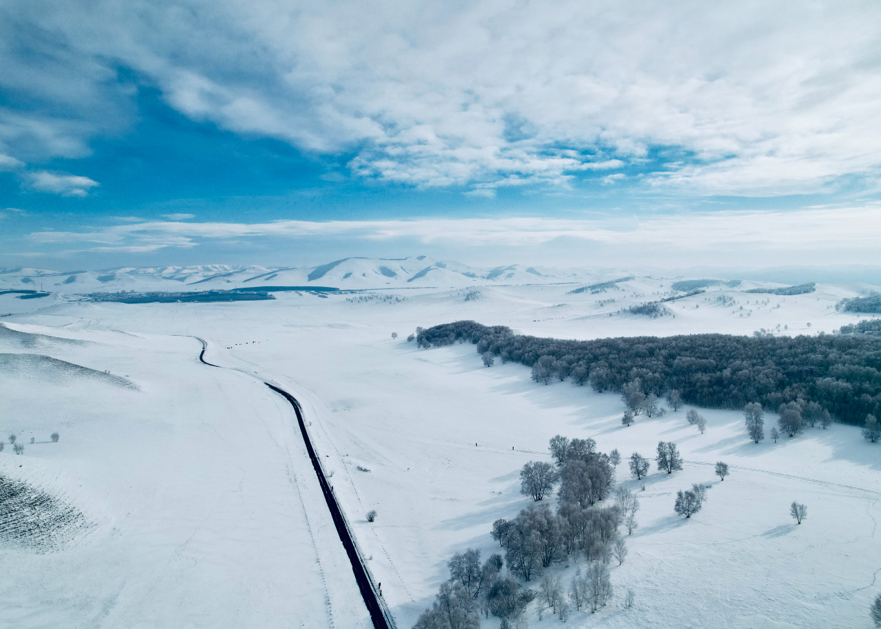 摄影内蒙古赤峰市乌兰布统北沟风景区雪景