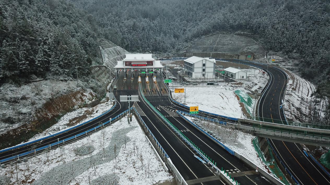 贵州省桐新高速公路正式建成通车