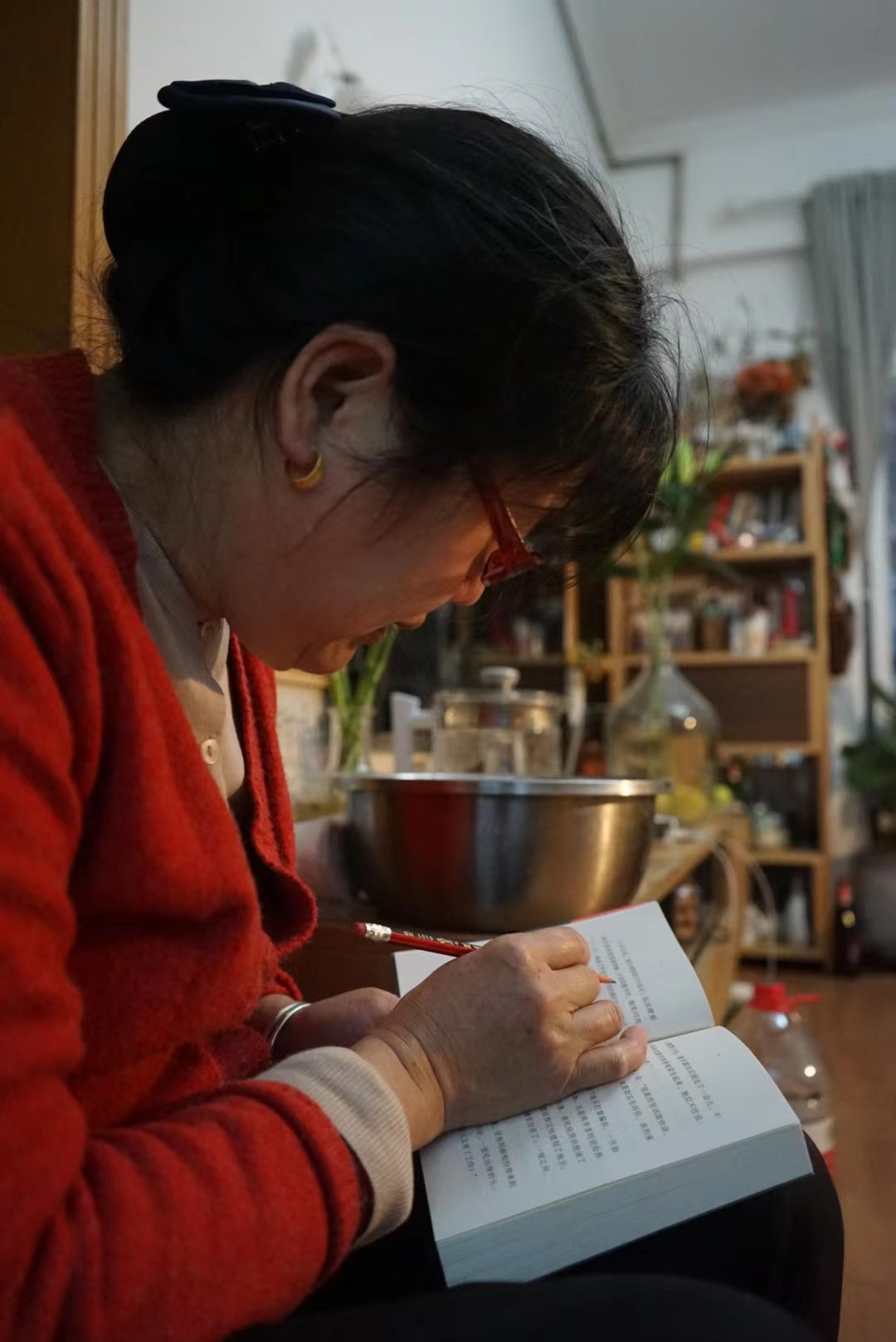 非虚构写作摄影纪录身体剧场劳动者的第一视角创作看见了什么