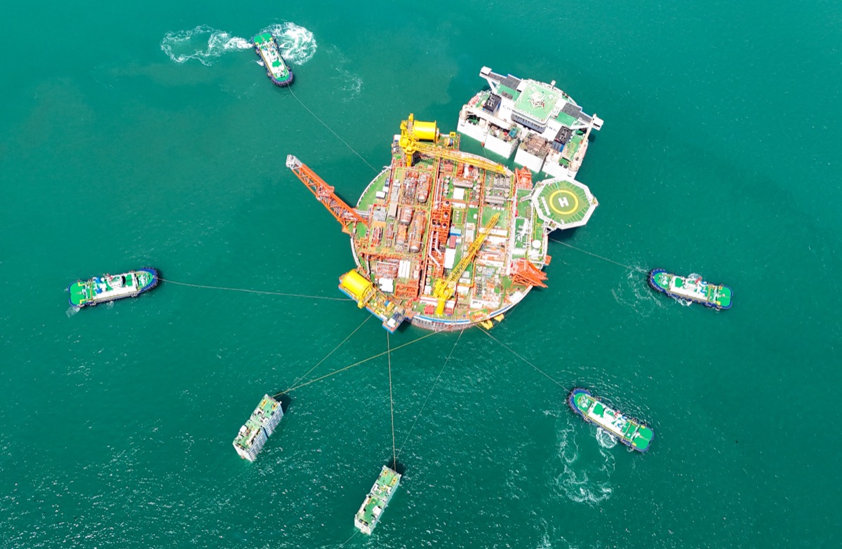 亚洲首艘圆筒型"海上油气加工厂"启运珠江口盆地
