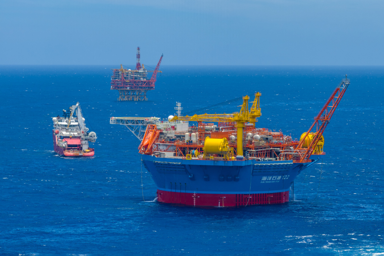 亚洲首艘圆筒型浮式生产储卸油装置"海葵一号"完成海上安装