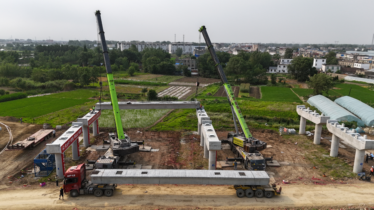 s19淮桐高速公路路基1标首片箱梁架设完成